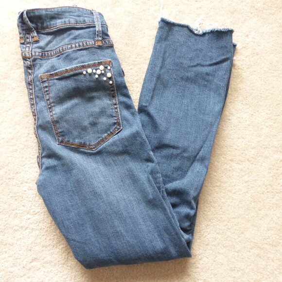 LE CHATEAU medium wash high waist distressed jeans with pearl beads - Picture 4 of 12